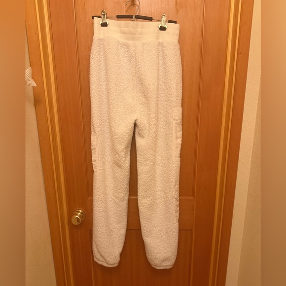 ALO Yoga Micro Sherpa High-Waist Solstice Sweatpants - Picture 10 of 16